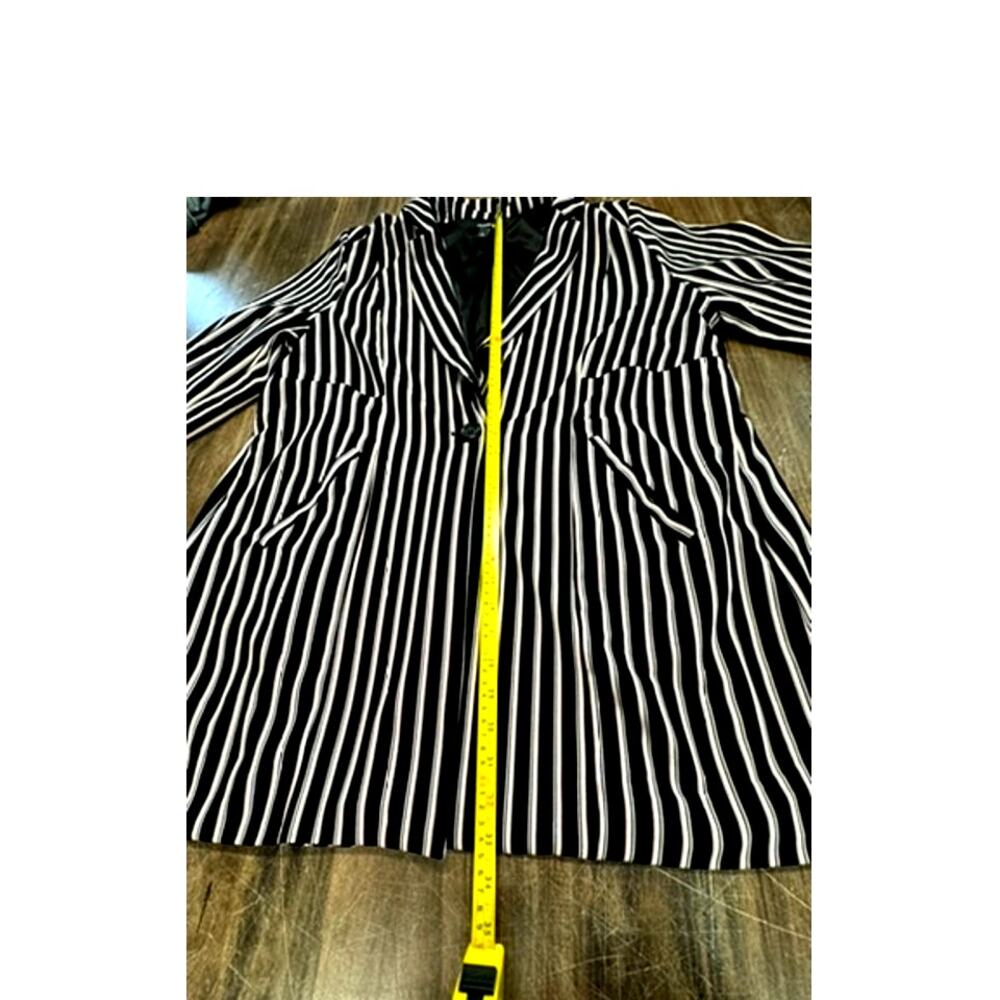 TORRID Studio Crepe Longline  Blazer Size 2XL, Work Wear, Blazer,Beetlejuice - Picture 6 of 8